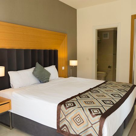 Ramada Resort Kusadasi & Golf Eksteriør bilde A bedroom at the hotel