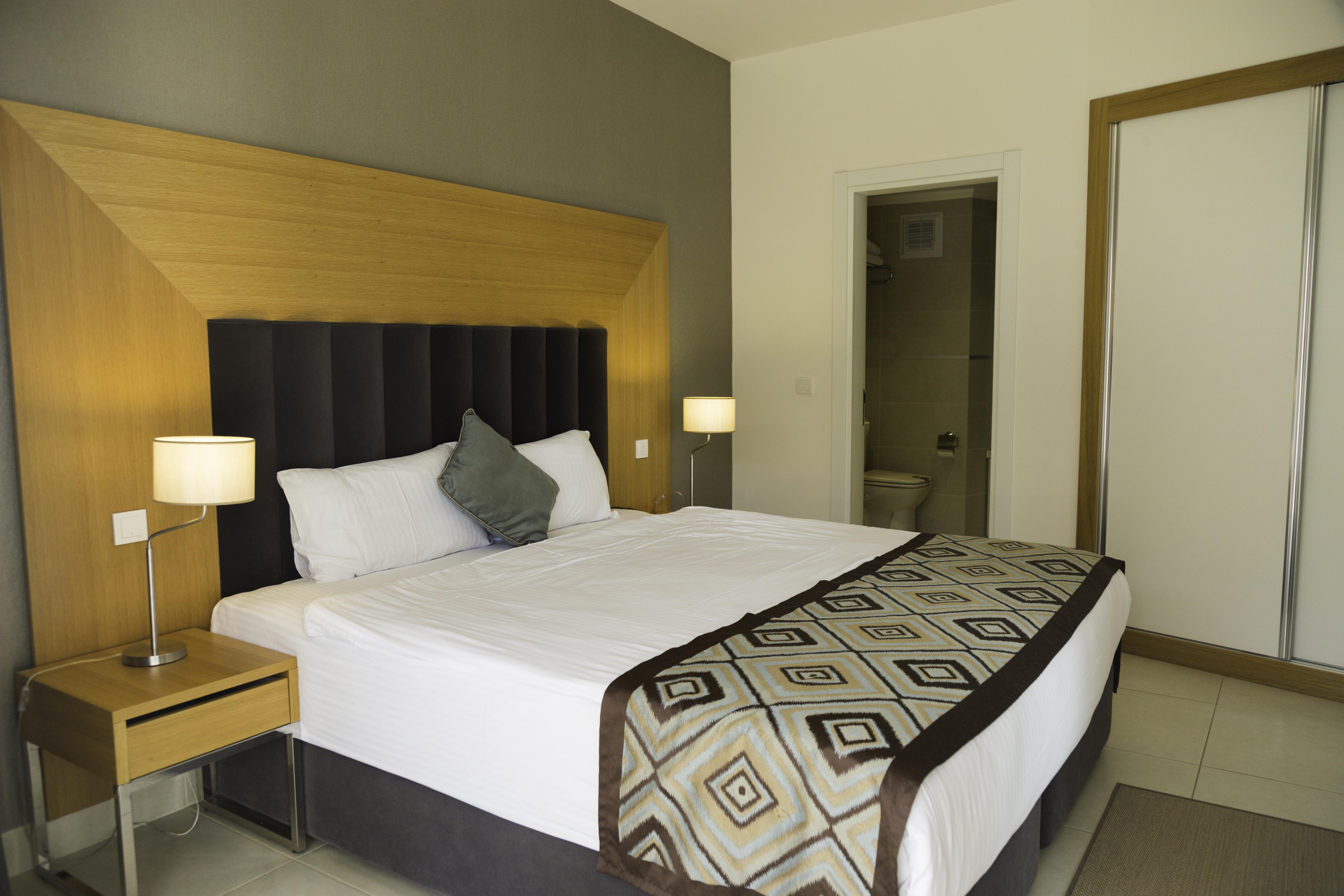 Ramada Resort Kusadasi & Golf Eksteriør bilde A bedroom at the hotel