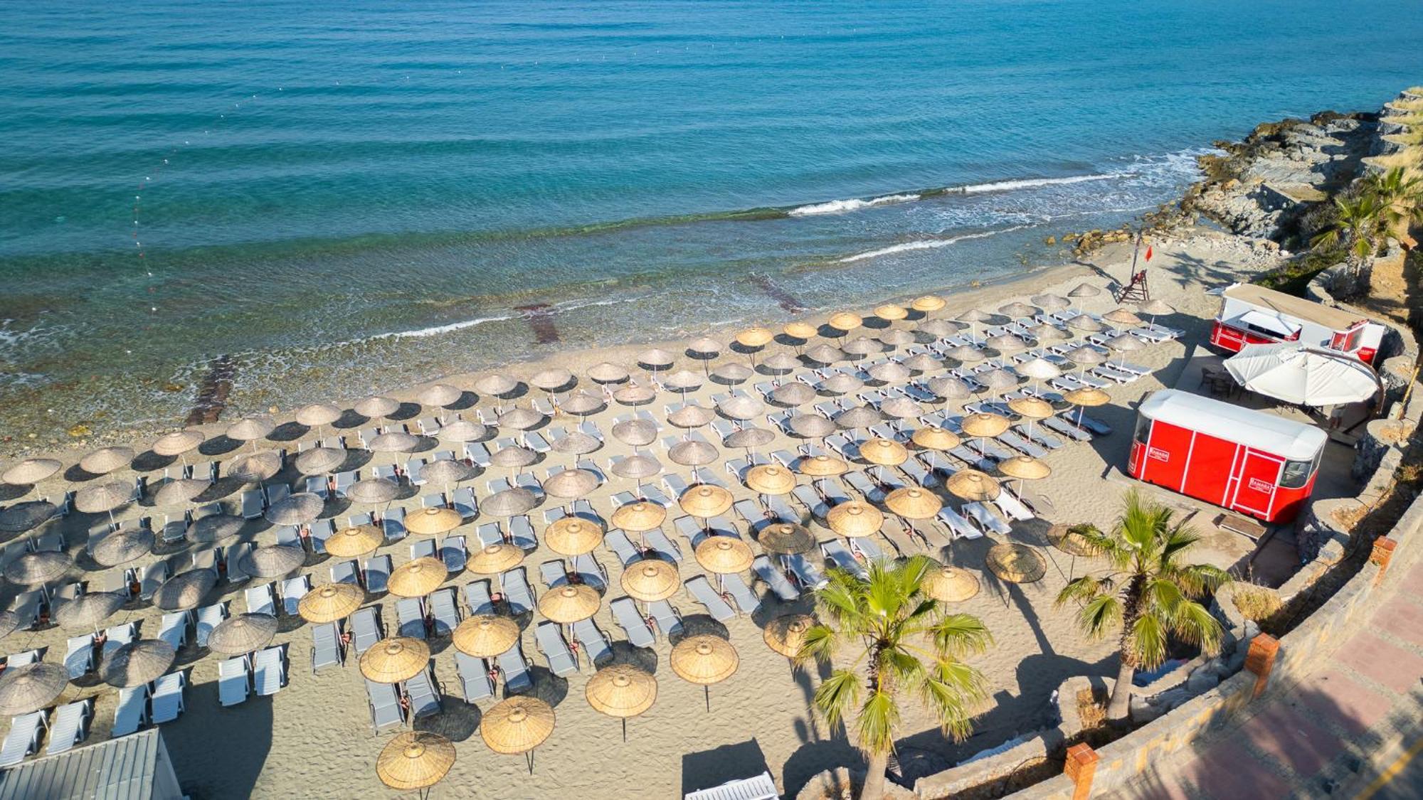 Ramada Resort Kusadasi & Golf Eksteriør bilde The beach of the hotel