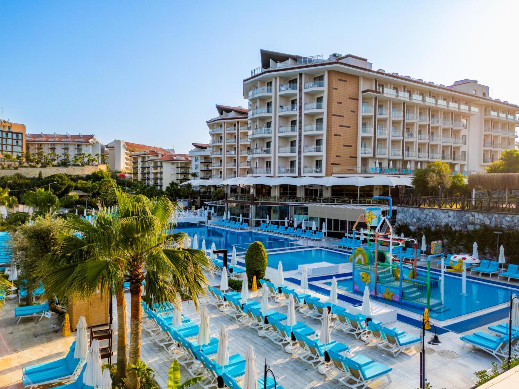 Ramada Resort Kusadasi & Golf Eksteriør bilde
