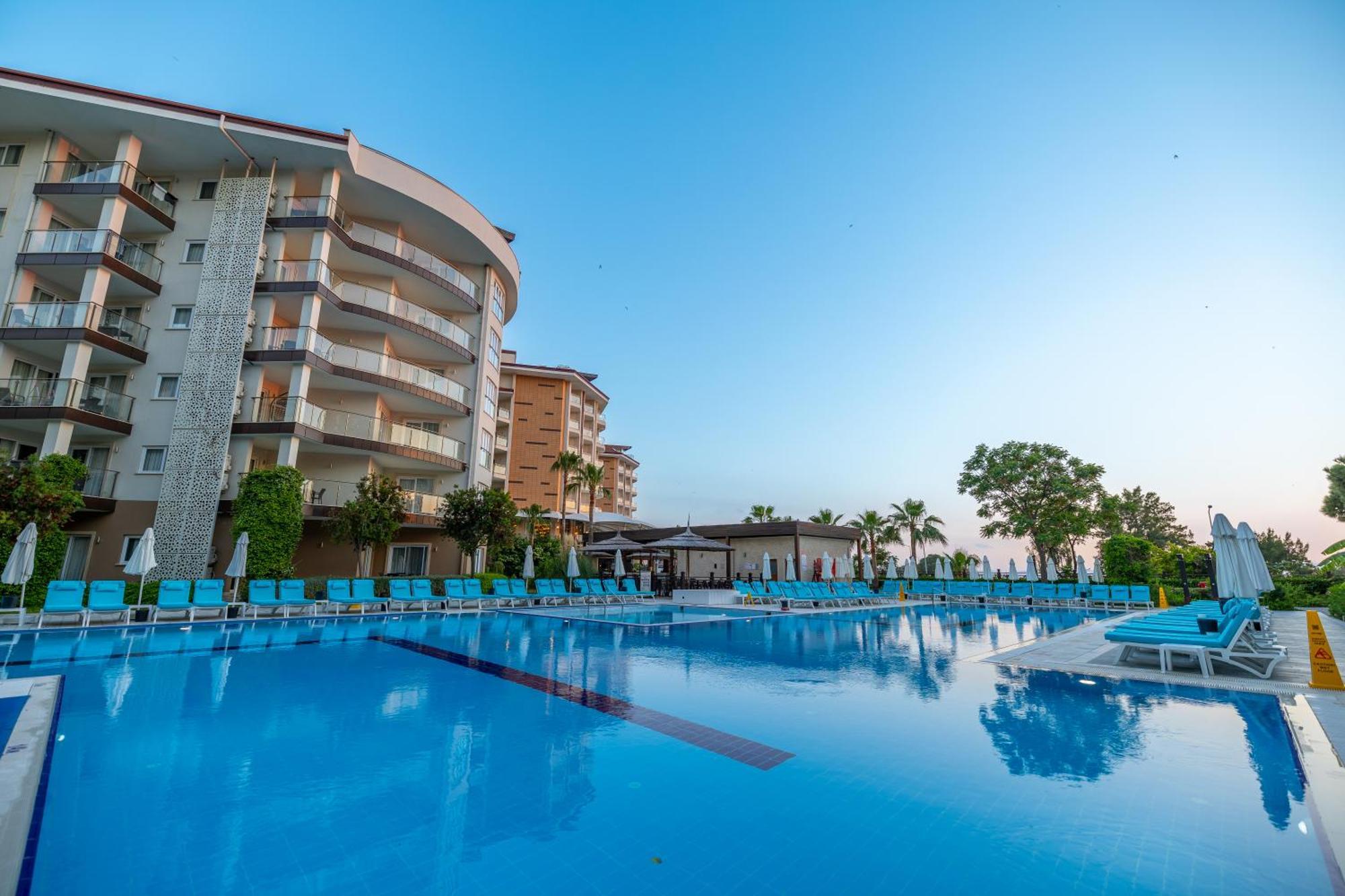 Ramada Resort Kusadasi & Golf Eksteriør bilde