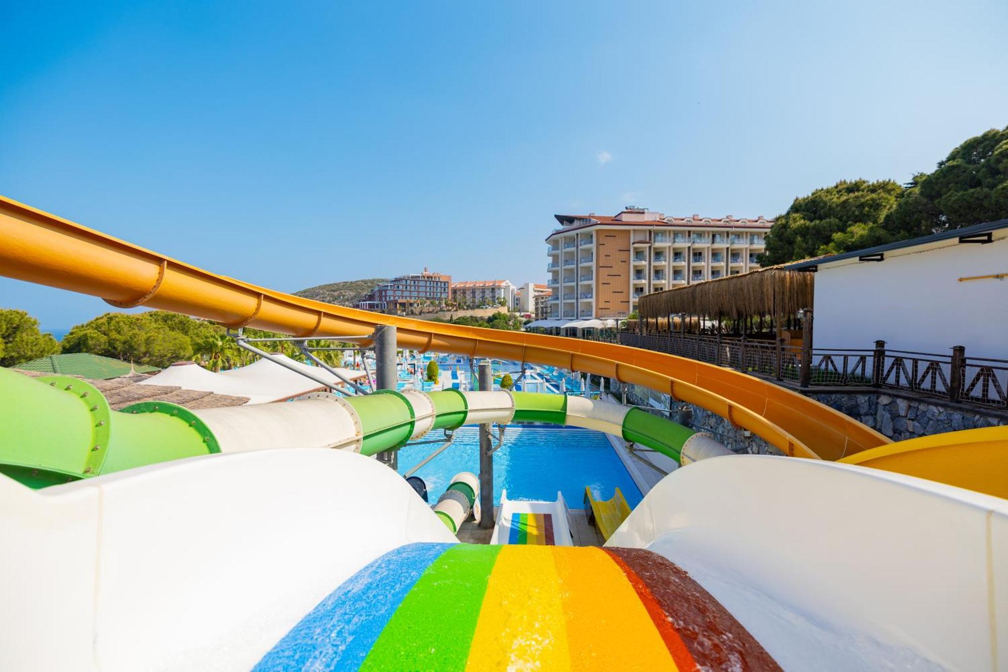 Ramada Resort Kusadasi & Golf Eksteriør bilde Water park in Turkey