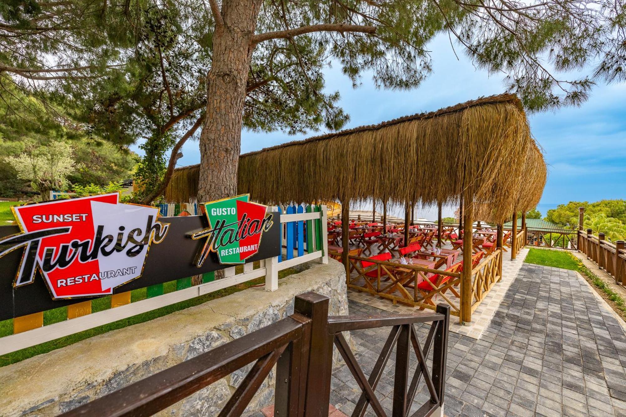 Ramada Resort Kusadasi & Golf Eksteriør bilde Turkish restaurant in Antalya