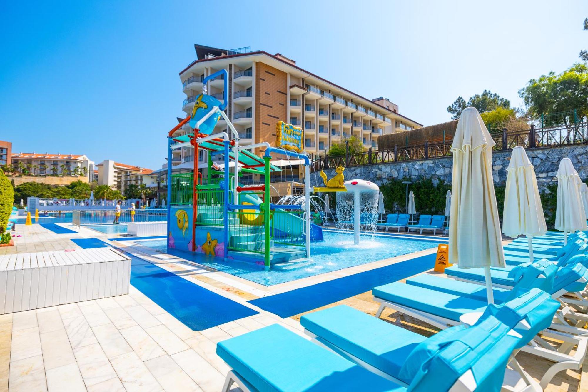 Ramada Resort Kusadasi & Golf Eksteriør bilde
