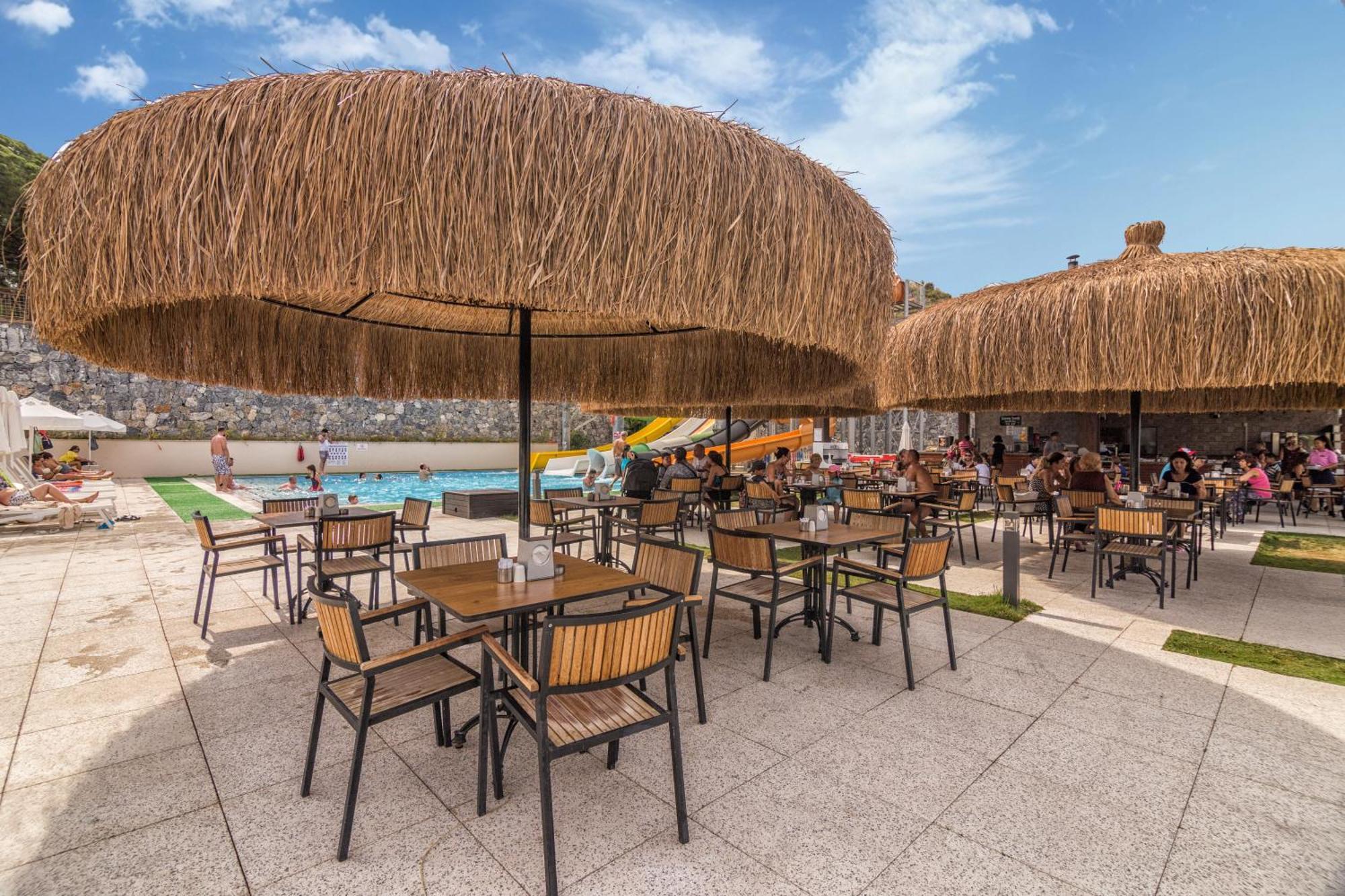 Ramada Resort Kusadasi & Golf Eksteriør bilde The restaurant