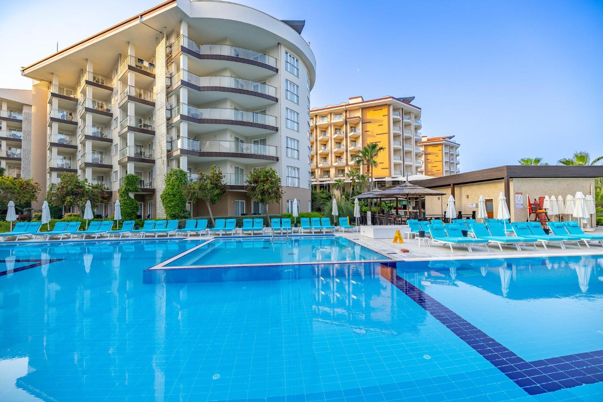 Ramada Resort Kusadasi & Golf Eksteriør bilde