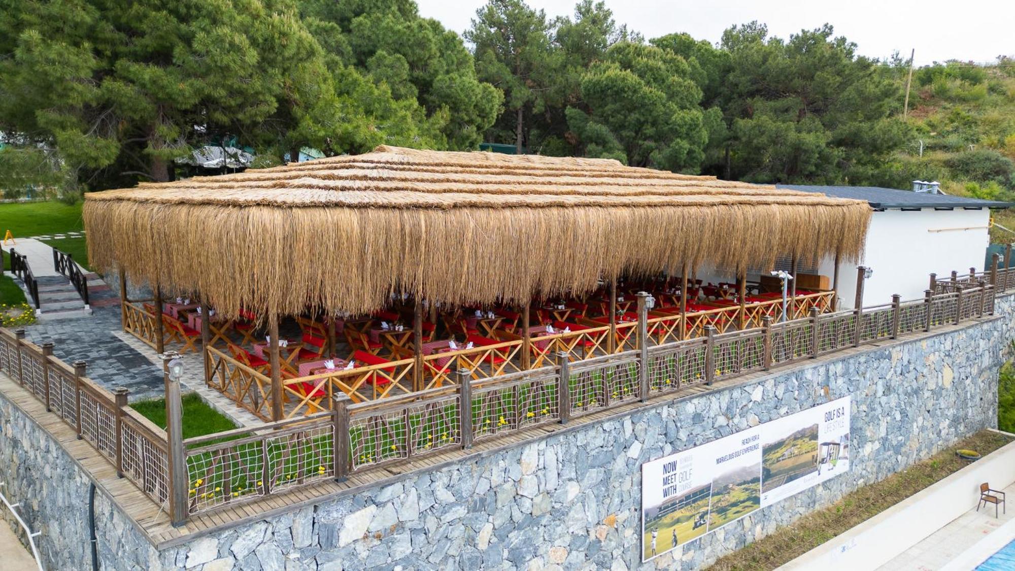Ramada Resort Kusadasi & Golf Eksteriør bilde Restaurant in the village